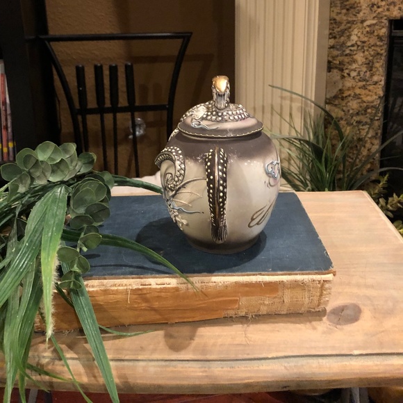 Vintage Nippon Dragonware Moriage Porcelain Teapot . 6 x 7 Inches - Picture 3 of 12